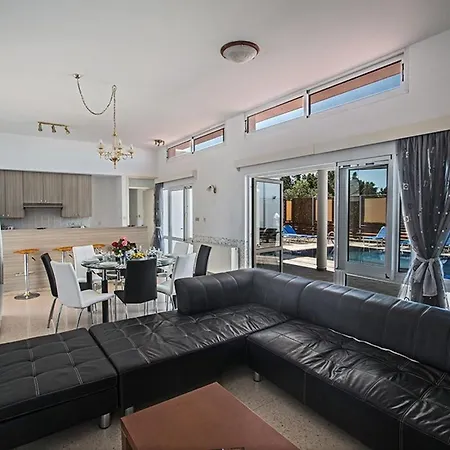 Mavris - Lovely 4 Bedroom With Private Pool In * Ayia Napa