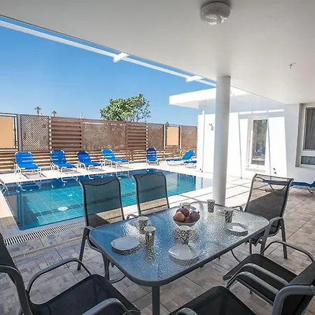 Mavris - Lovely 4 Bedroom With Private Pool In Ayia Napa