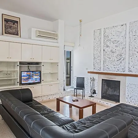 Villa Mavris - Lovely 4 Bedroom With Private Pool In