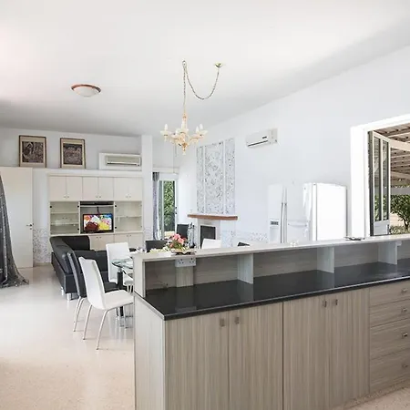 Mavris - Lovely 4 Bedroom With Private Pool In * Ayia Napa