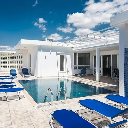 Mavris - Lovely 4 Bedroom With Private Pool In Central Villa Ayia Napa